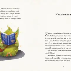 Zielony stworek czyta "Przewodnik dla przewodników". Opowieść na dobranoc zaczyna się, gdy zapada noc.