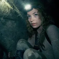 Jako w piekle tak i na ziemi - mroczny horror w katakumbach Paryża
