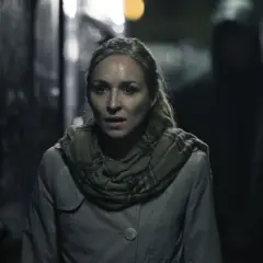 Kobieta w klatce: Książka vs Film Która wersja wciąga bardziej?