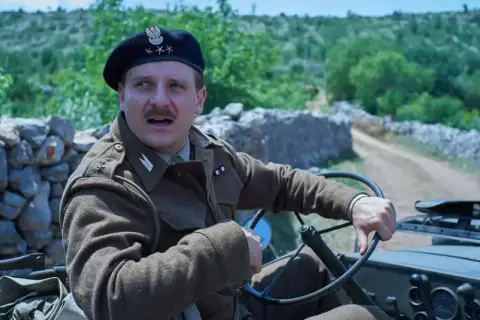 Stare polskie filmy wojenne: Klasyka, propaganda i gdzie obejrzeć
