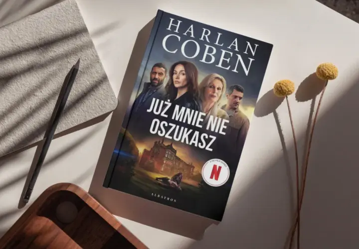 Okładka książki Harlana Cobena "Już mnie nie oszukasz" z postaciami i tajemniczym domem.