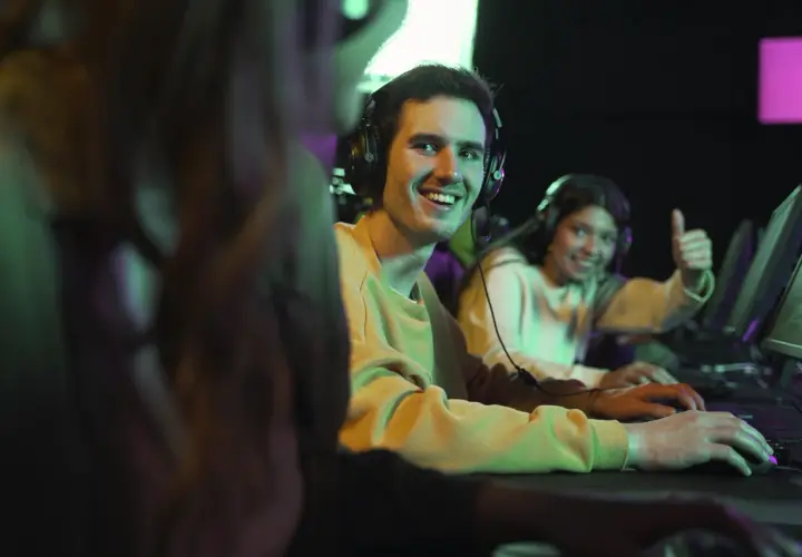 Nowy ekran rywalizacji: e-sport i jego filmowe odbicia
