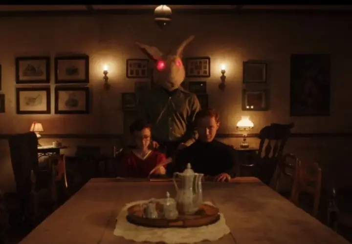Film W labiryncie: mroczna tajemnica i znaczenie ukryte w zagadkach