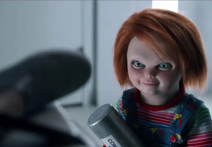 Laleczka Chucky V: Nietypowy Horror z Nutą Komedii i Nową Postacią