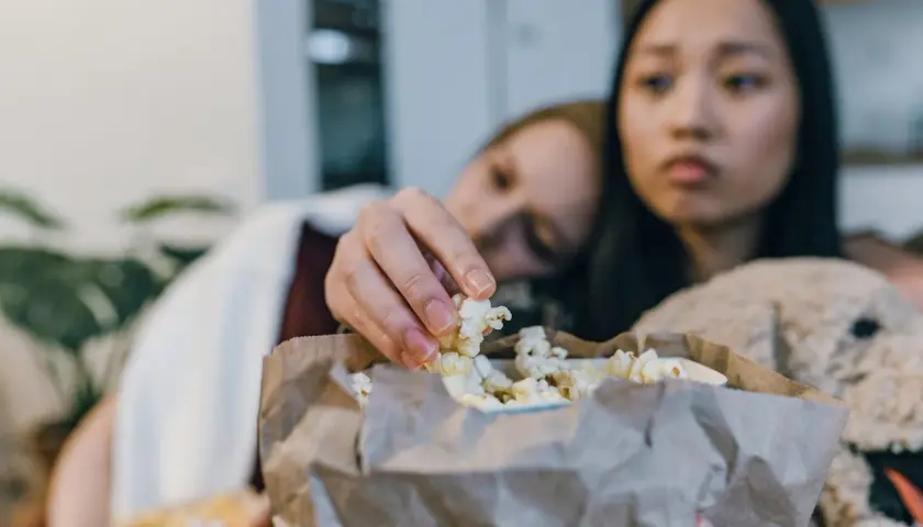 Wieczór filmowy w gronie znajomych – jak go zorganizować?