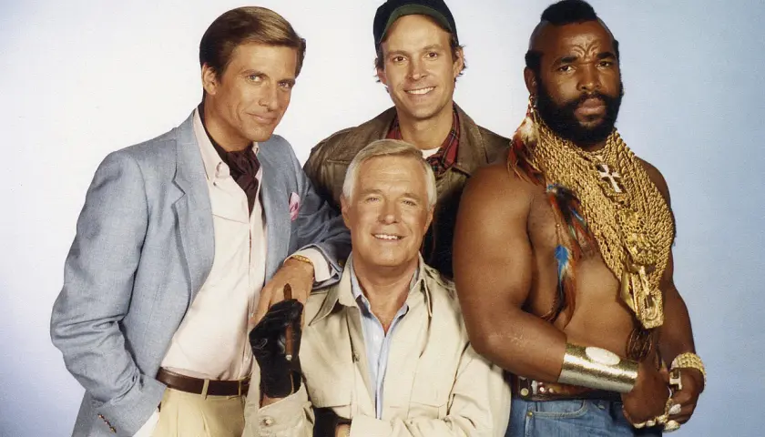 Drużyna A, kultowy serial, prezentuje swoich bohaterów: Templeton "Face" Peck, B.A. Baracus, H.M. "Howling Mad" Murdock i pułkownik John "Hannibal" Smith.