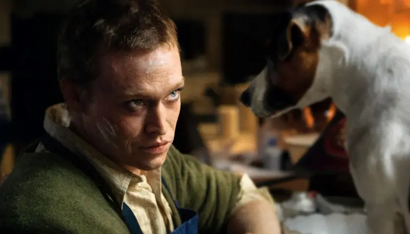 Caleb landry jones znowu wystąpi w filmie łąkowicz origin story autorstwa luc bessona