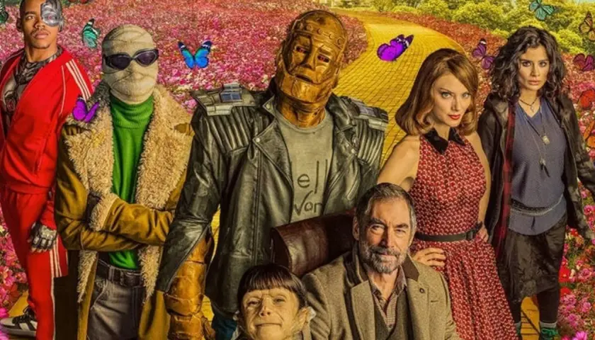 Cała obsada Doom Patrol w barwnym, bajkowym otoczeniu.