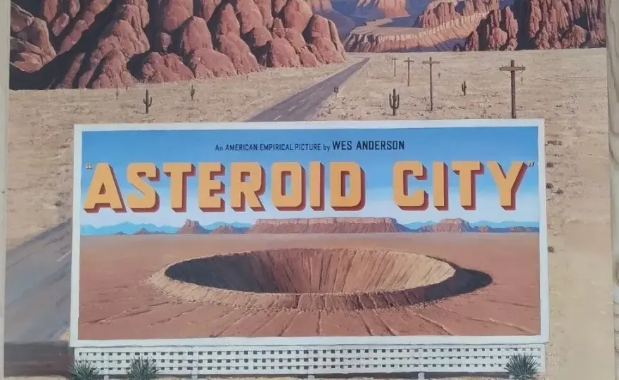 Asteroid City - co sądzimy o nowej komedii sci-fi z 2023 roku?