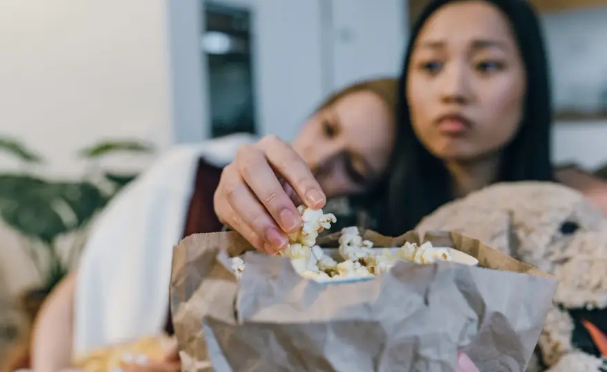 Wieczór filmowy w gronie znajomych – jak go zorganizować?