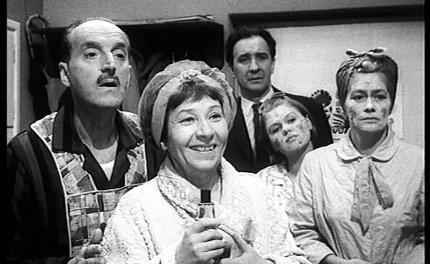 Film Wojna domowa - kultowy serial o życiu rodzinnym w czasach PRL