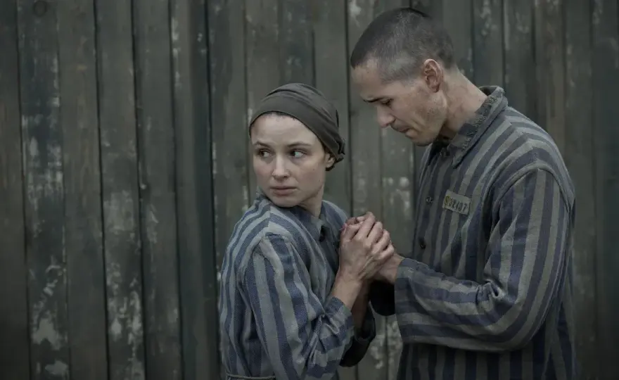 Tatuażysta z Auschwitz: Gdzie obejrzeć serial? Fabuła, obsada
