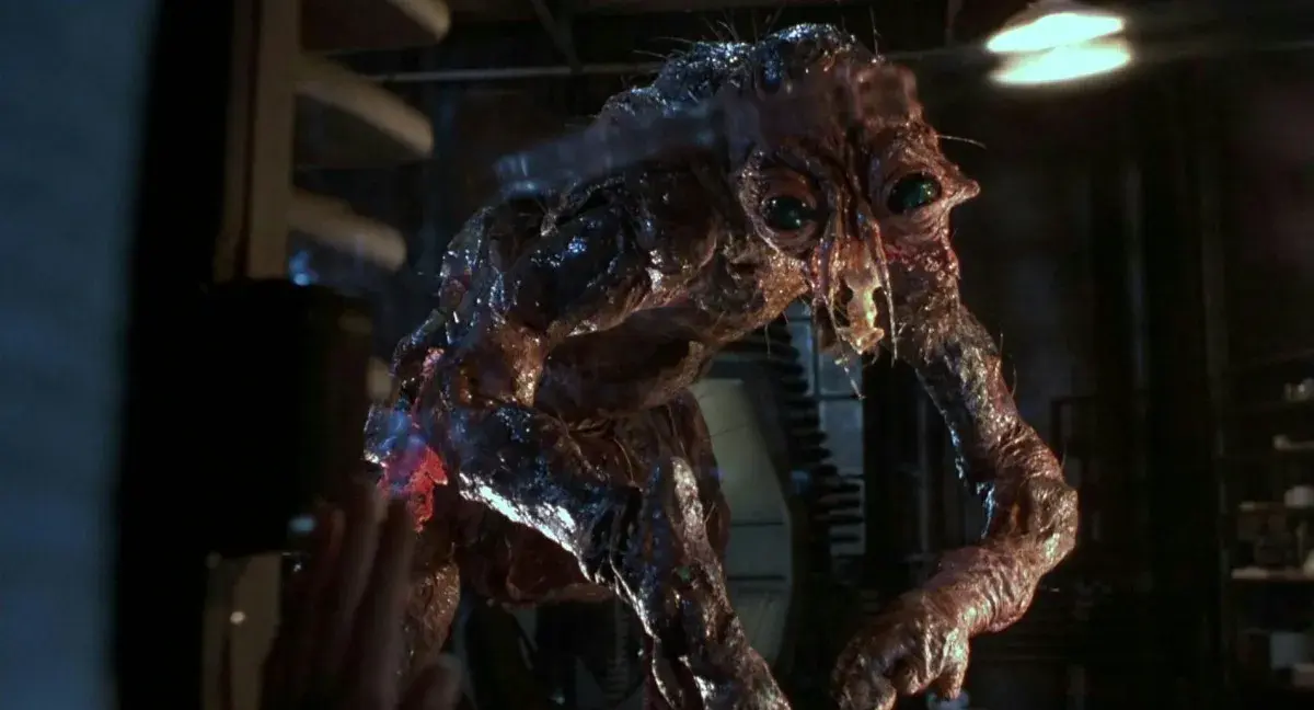 Film Mucha - kultowy horror science fiction, który zmienił oblicze kina