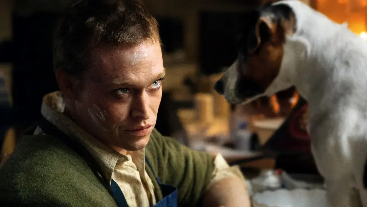 Caleb landry jones znowu wystąpi w filmie łąkowicz origin story autorstwa luc bessona