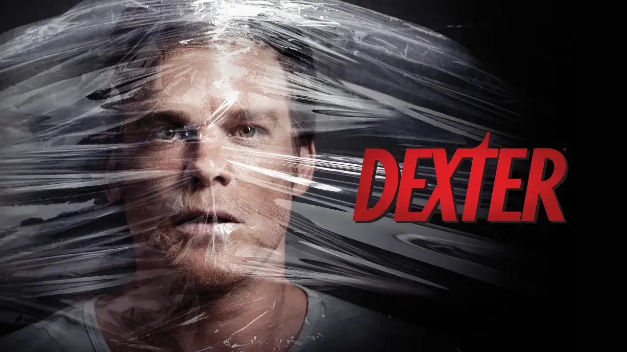 Twarz Dextera otoczona folią, logo serialu. Ile sezonów ma Dexter?
