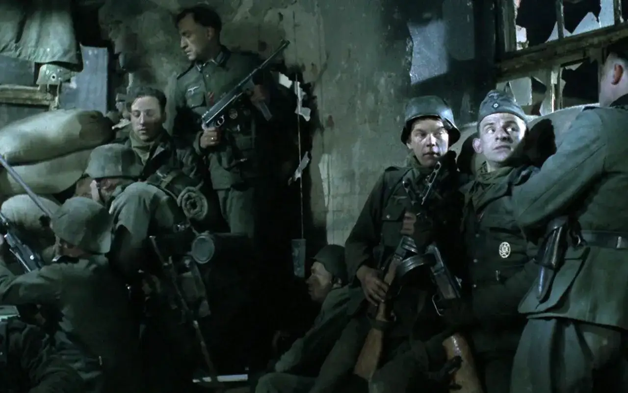 Stalingrad 1993 film scene soldiers snow